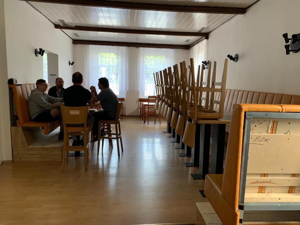 Pivovar Maly Janek - Restaurace, Penzion A Stany Jince Eksteriør billede
